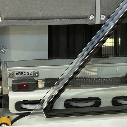Gasperlmair testează noul aplicator LiSEC pentru distanțierii Super Spacer®  